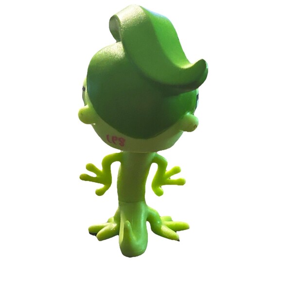 Hasbro Littlest Pet Shop LPS #1773 Green Gecko Lizard Figure – Pink Eyes - Picture 3 of 5